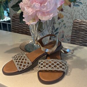 Woven Gold Basket Weave Flat Sandals - 7.5